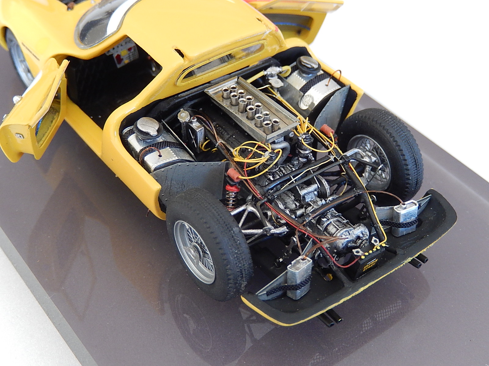 FERRARI 250 LM N°23 Le Mans 1964 Best 9604 1:43 Diorama EUR 62,90 - FR