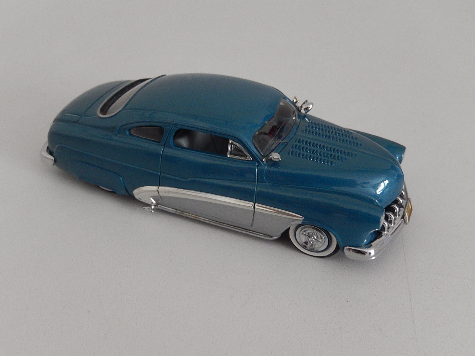 Design Studio : 1949 Mercury Blue & Silver  --> SOLD
