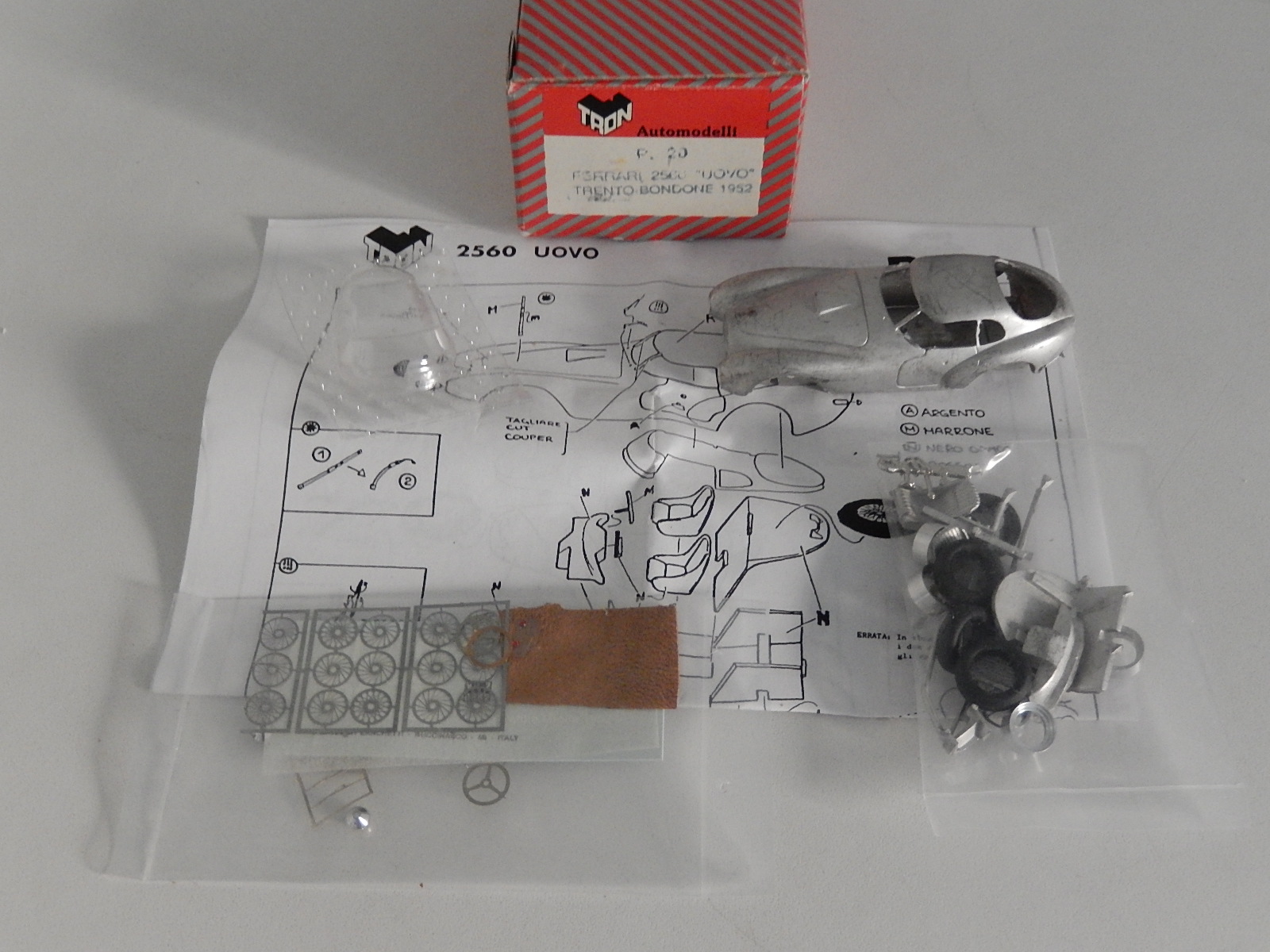 Ferrari 2560 Uovo 1952 - Kit Modellino Da Montare In Scala 1/43 - TRON - Nuovo